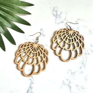 2/$30🌵 Lasercut Shell Scalloped Lightweight Wood Ethnic Dangle Earrings Boho